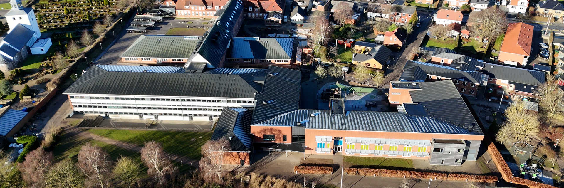 Dronebillede af Hedensted Skole.