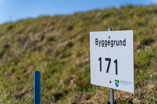 Billede af en usolgt byggegrund ved Remmerslund Skovby.