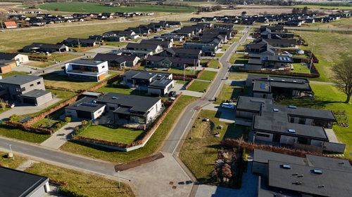 Dronebillede af Dalby Bakker boligområde.