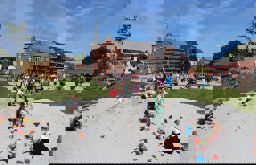 Et billede af Trykkeriparken, der viser parkens udvikling over tid.